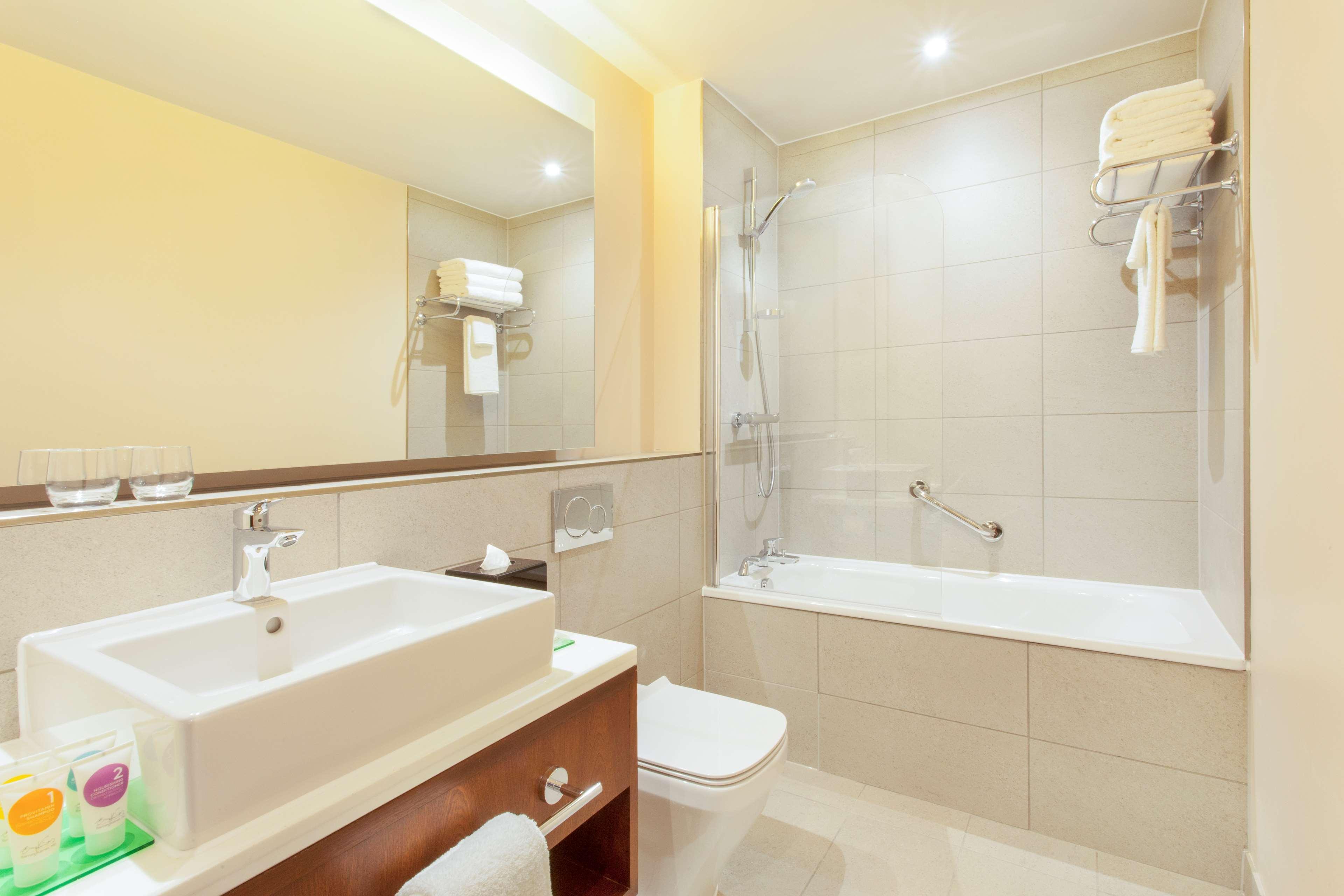 Hyatt Place West London Hayes Hillingdon Bagian luar foto
